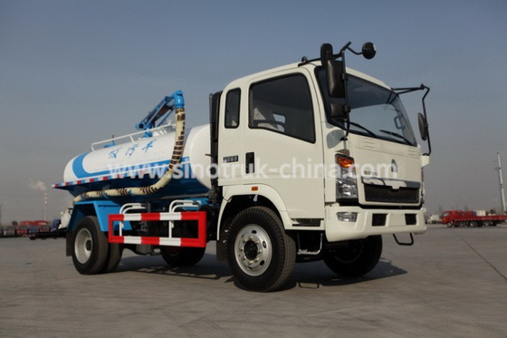 HOWO 4 × 2 Tinggi Keselamatan Hisap Limbah Truk Dimensi Keseluruhan 6880 × 2330 × 2870