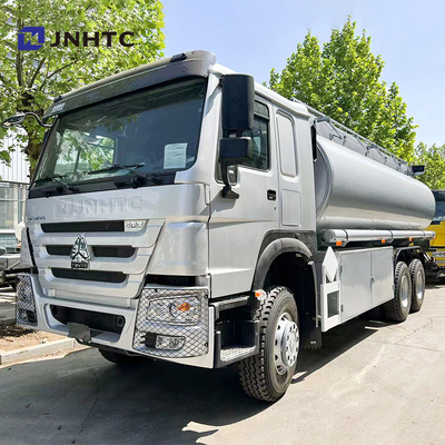 Sinotruk Howo Oil Tank Truck 6X4 400HP LHD Diesel Fuel Oil Tank Truck Harga bagus