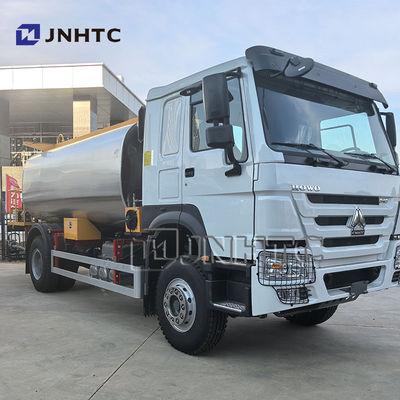 HOWO 4X2 Trailer konstruksi jalan aspal truk distributor dengan semprotan bar untuk aspal priming