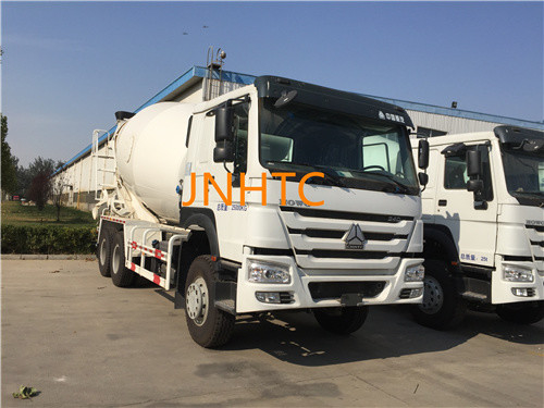 HW76 Cabin Mercedes Concrete Mixer Truck Dengan Kontrol Throttle