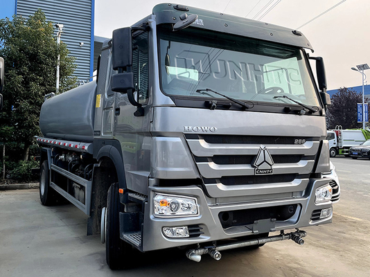 Sinotruk Howo 6 Wheeler 4 * 2 Truk Tanker Bahan Bakar Howo Oil Tanker 10000L