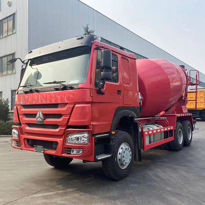 10 Roda SINOTRUK HOWO Truk Pencampur Beton 6x4 Merah