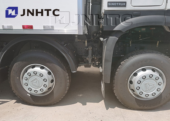 Sinotruk HOWO Makanan Segar Refrigerated Van Truck Light Duty 8x4