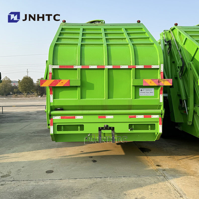 HOWO 6x4 Truk Sampah Compactor Euro 2 Penghapusan Sampah Truk Belakang Truk Diesel Hijau Model Baru
