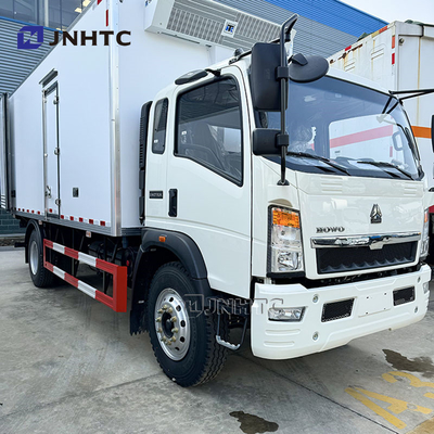 Truk pendingin baru Lihgt Truk Sinotruck 4X2 5 Ton Untuk pendingin makanan Pengiriman harga murah