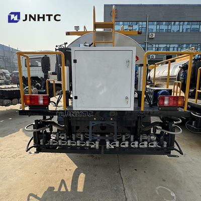 China Hot Sell Howo 4 Cbms Jalan Truk Distributor Aspal Cerdas NEW Bitumen Sprayer Truk Distribusi Aspal