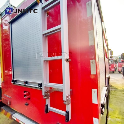 HOWO 4*4 Truk Pemadam Kebakaran HOWO 5000L Tanker Bubuk Air Truk Pemadam Kebakaran Truk Pemadam Kebakaran Mini