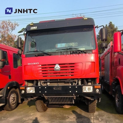 HOWO 4*4 Truk Pemadam Kebakaran HOWO 5000L Tanker Bubuk Air Truk Pemadam Kebakaran Truk Pemadam Kebakaran Mini