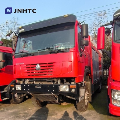 HOWO 4*4 Truk Pemadam Kebakaran HOWO 5000L Tanker Bubuk Air Truk Pemadam Kebakaran Truk Pemadam Kebakaran Mini