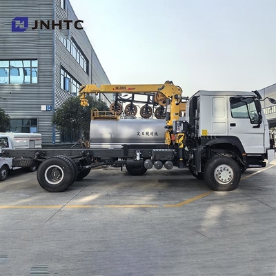 Truk Kargo Diesel HOWO Terbaik 4x4 6 Wheeler Chassis Dengan Crane Kualitas Tinggi