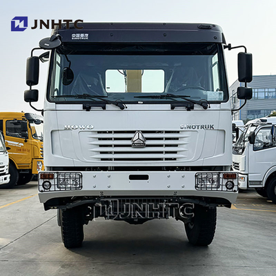 SINOTRUK HOWO Diesel Cargo Truck 4x4 6 Wheeler Chassis Dengan Crane Harga Murah