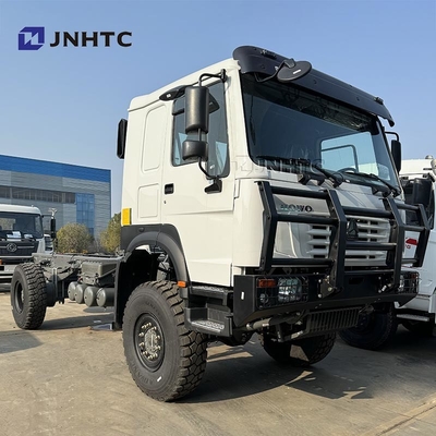 SINOTRUK HOWO 4X4 Pengangkutan Kargo Transmisi Berat Truk Sasis Harga yang baik