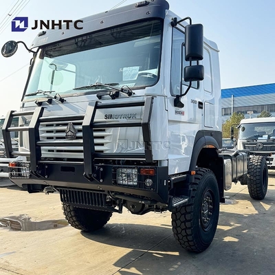 SINOTRUK HOWO 4X4 Pengangkutan Kargo Transmisi Berat Truk Sasis Harga yang baik