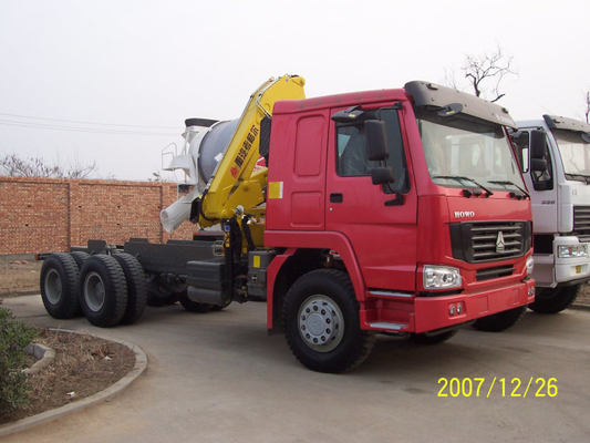 Sinotruk Tractor Truck Mounted Cranes Peralatan 336hp 6 × 4 XCMG12 Ton Crane