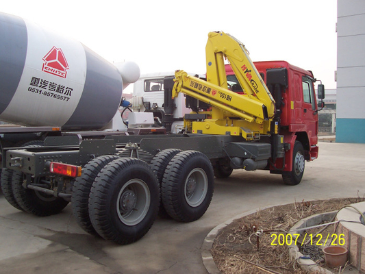 Sinotruk Tractor Truck Mounted Cranes Peralatan 336hp 6 × 4 XCMG12 Ton Crane