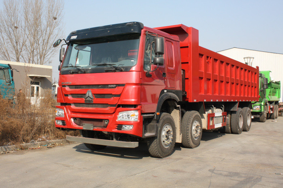 50T 12 Roda Merah Sinotruk Howo 8x4 Heavy Duty Dump Truck Dengan Kapasitas 30M3 LHD