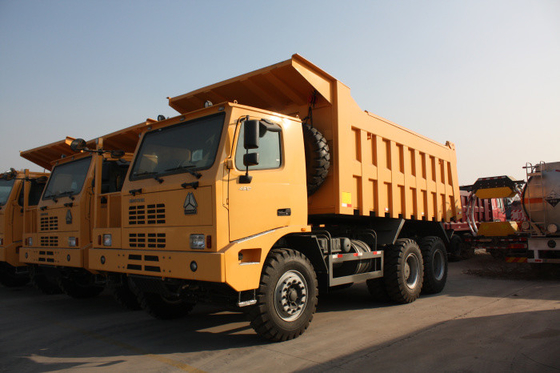 Sepuluh Roda Penambangan Dump Truck Merek Sinotruk Howo7 Dengan Capaicty 30M3