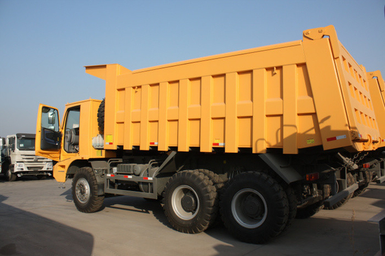 Sepuluh Roda Penambangan Dump Truck Merek Sinotruk Howo7 Dengan Capaicty 30M3