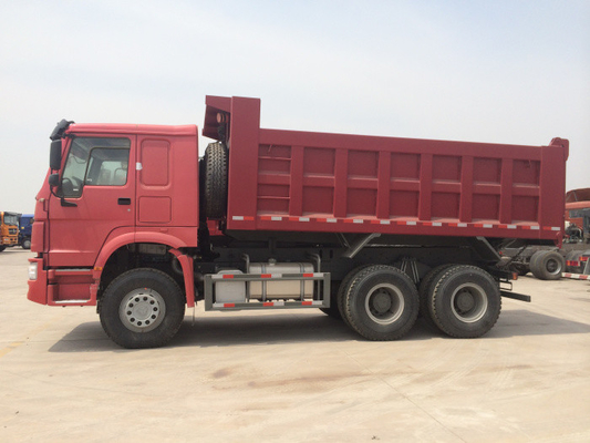 Warna Merah 336hp Sinotruk Howo Dump Truck Dengan 10 Roda Dan Kapasitas 18m3