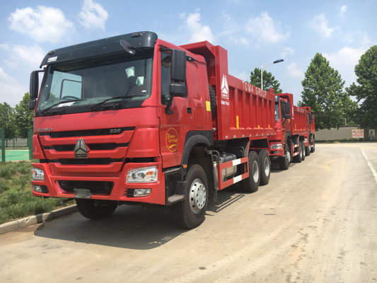 Mengangkat Depan Warna Merah 20M3 Heavy Duty Dump Truck 40-50T Dengan Air Conditioner