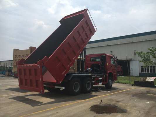 Mengangkat Depan Warna Merah 20M3 Heavy Duty Dump Truck 40-50T Dengan Air Conditioner