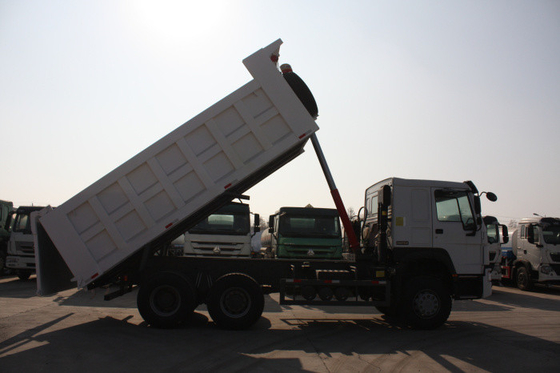 Warna Putih Sinotruk Howo7 Heavy Duty Dump Truck 40T 20M3 Kapasitas LHD HYVA Lifting