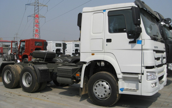 25 Ton White Howo Sinotruk 6x4 Tractor Truck Wd615.47 Dengan Ketahanan Tabrakan Tinggi