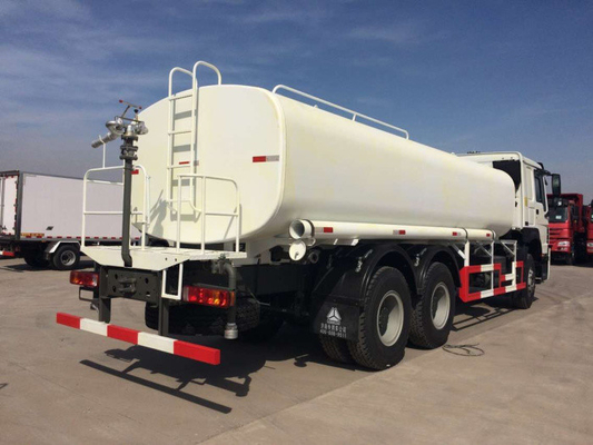 Truk Tangki Air HOWO 6 X 4 336HP Euro II Lebar Taburan 14-18mm