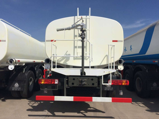 Truk Tangki Air HOWO 6 X 4 336HP Euro II Lebar Taburan 14-18mm