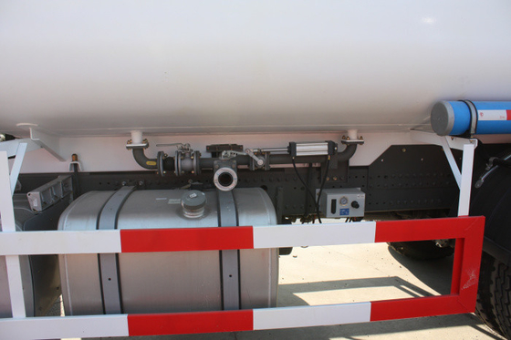10 Roda 336hp 5000 Galon Air Truck Cuaca Bukti Dengan 60m³ / H Mengalir Rate