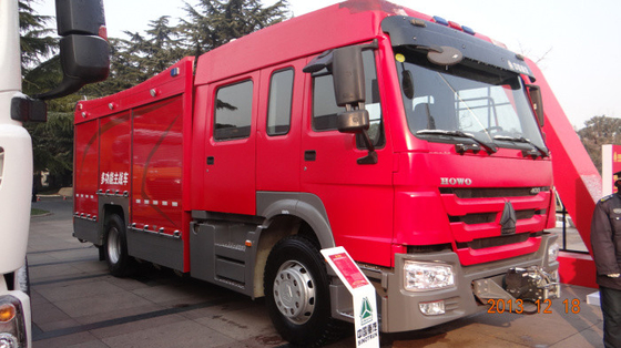 6m3 Sinotruk Howo Rescue Fire Truck Dengan Water Tank Foam Tan Dan Tangga