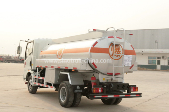 Truk Komersial Sinotruk Light Duty / 4 × 2 Truk Pengiriman Bahan Bakar 6 Roda