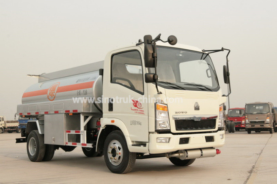 Truk Komersial Sinotruk Light Duty / 4 × 2 Truk Pengiriman Bahan Bakar 6 Roda