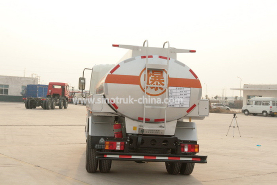 Truk Komersial Sinotruk Light Duty / 4 × 2 Truk Pengiriman Bahan Bakar 6 Roda