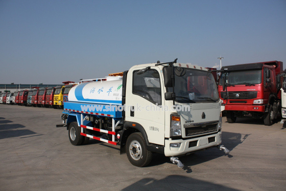 116 Hp Wihte HOWO 4X2 Tangki Air Ringan Truk Komersial 8CBM Ban 7.00R16