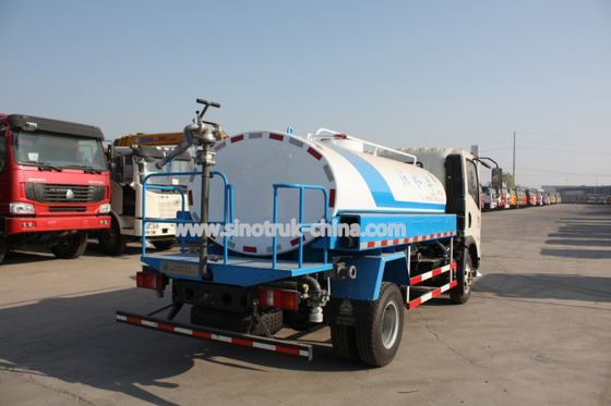 Roda Dasar 3360mm 4X2 Tugas Ringan Truk Komersial 10CBM Tank Untuk Air Sprinkler
