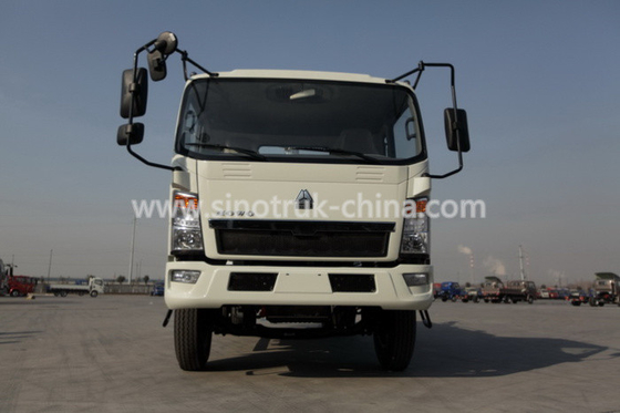 HOWO 4 × 2 Tinggi Keselamatan Hisap Limbah Truk Dimensi Keseluruhan 6880 × 2330 × 2870