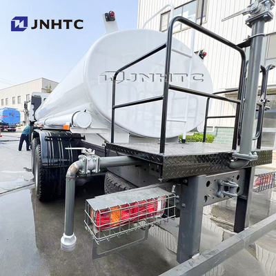 Harga Murah Sprinkler Tank Truck HOWO Water Tanker Trucks 6X4 400HP Untuk Pengiriman Deposit Air Minum