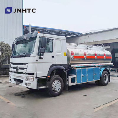 Sinotruk Howo Tanker Bahan Bakar Truk 6 Roda Aluminium Alloy 10000 Liter Dengan Dispenser Tanker Minyak Truk