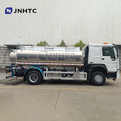 Sinotruk Howo Tanker Bahan Bakar Truk 6 Roda Aluminium Alloy 10000 Liter Dengan Dispenser Tanker Minyak Truk