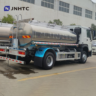 Sinotruk Howo Tanker Bahan Bakar Truk 6 Roda Aluminium Alloy 10000 Liter Dengan Dispenser Tanker Minyak Truk