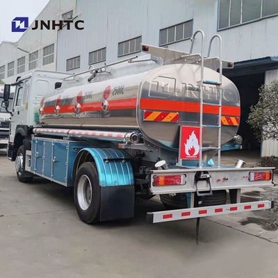 Sinotruk Howo Tanker Bahan Bakar Truk 6 Roda Aluminium Alloy 10000 Liter Dengan Dispenser Tanker Minyak Truk