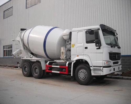 HOWO truk mixer semen 10 roda Euro 2 10m3 400L Tangki bahan bakar
