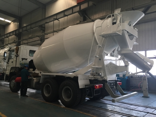HOWO truk mixer semen 10 roda Euro 2 10m3 400L Tangki bahan bakar