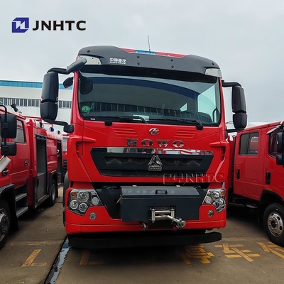Truk pemadam kebakaran Howo TX 5000L Tanker busa air 4X4 Dengan Truk Crane