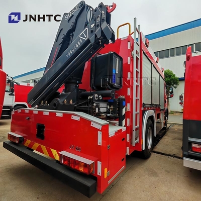 Truk pemadam kebakaran Howo TX 5000L Tanker busa air 4X4 Dengan Truk Crane