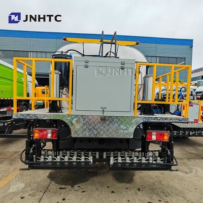 HOWO Asphalt Spraying Equipment Trucks 4X2 160HP Intelligent Bitumen Spreader Untuk Dijual