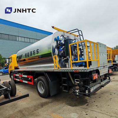HOWO Asphalt Spraying Equipment Trucks 4X2 160HP Intelligent Bitumen Spreader Untuk Dijual