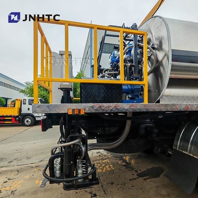 HOWO Asphalt Spraying Equipment Trucks 4X2 160HP Intelligent Bitumen Spreader Untuk Dijual