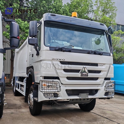 HOWO Truk Sampah Compactor 4x2 Euro 2 Penghapusan Sampah Truk Belakang Truk Diesel Hijau Model Baru